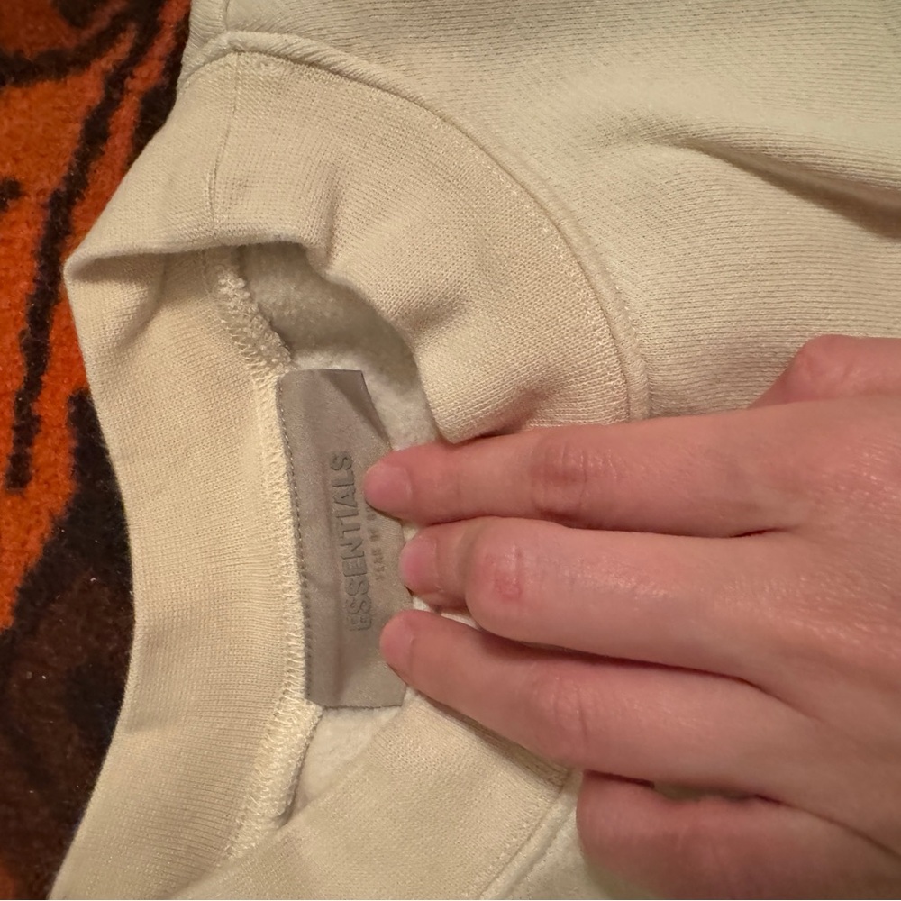 Essential sweatshirt butter yellow